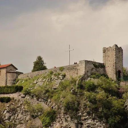 Rocca Dell'innominato فندق مبيت وإفطار *