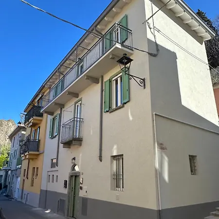 Rocca Dell'innominato Oda ve Kahvaltı Lecco