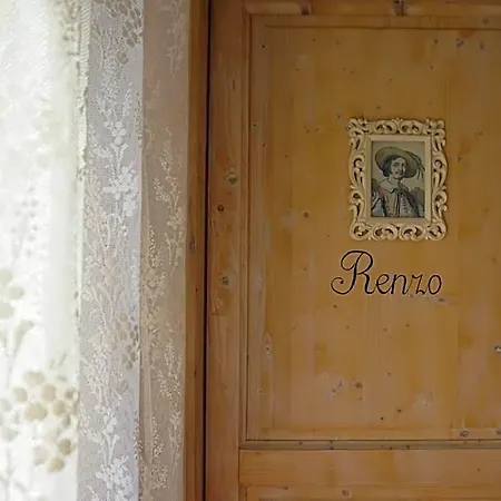 Rocca Dell'innominato Bed & Breakfast Lecco