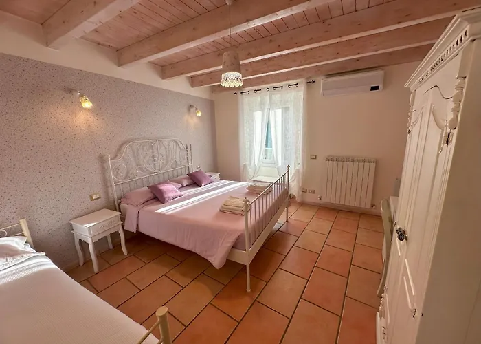 Rocca Dell'innominato Oda ve Kahvaltı 3*